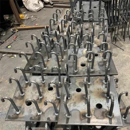 图纸中如何确定果洛预埋件的位置？