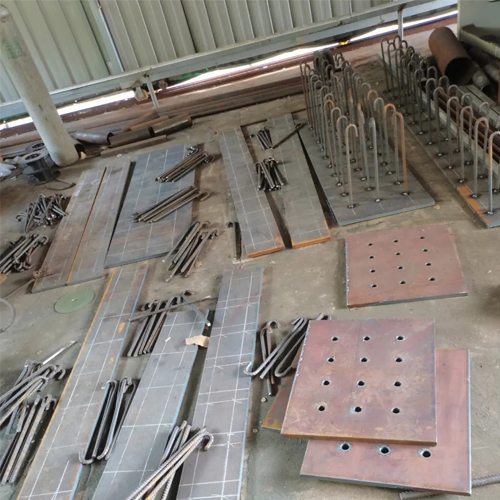 有哪些其他因素会影响果洛预埋件位置的确定？